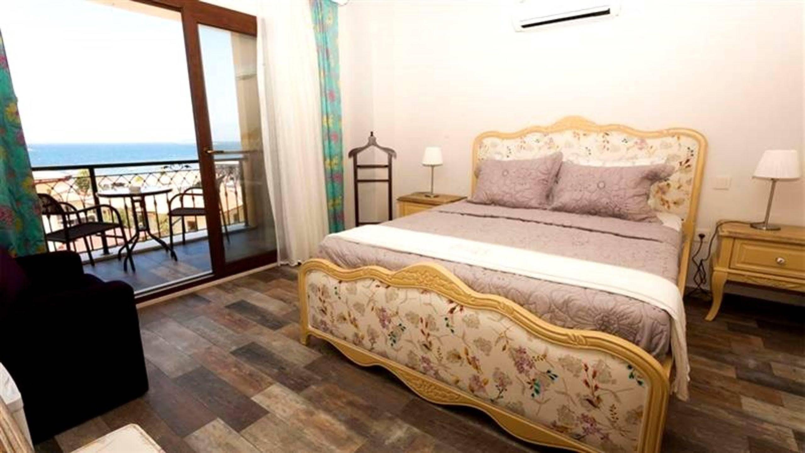 Niluefer Butik Otel (Adults Only) Ayvalı Exterior foto
